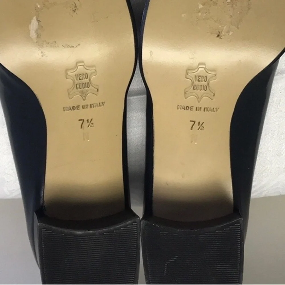 TALBOTS Navy Heel new never worn 2” block heel perfect condition, new size 7.5 N